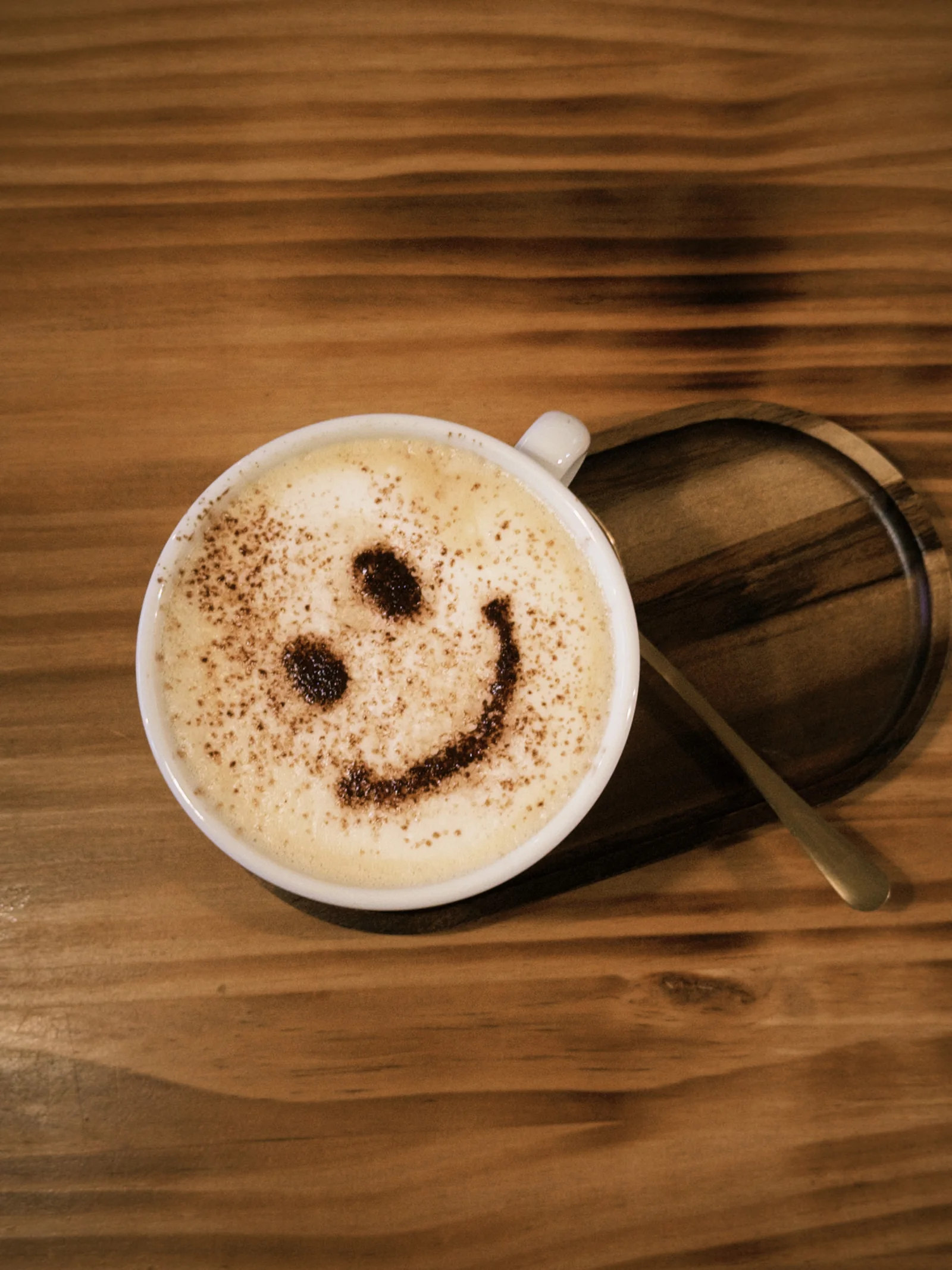 Café de La Saca Vintage con una sonrisa dibujada en la espuma
